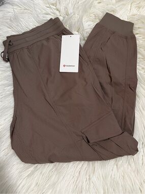 Lululemon Dance Studio Relaxed Fit Mid Rise Cargo Jogger
